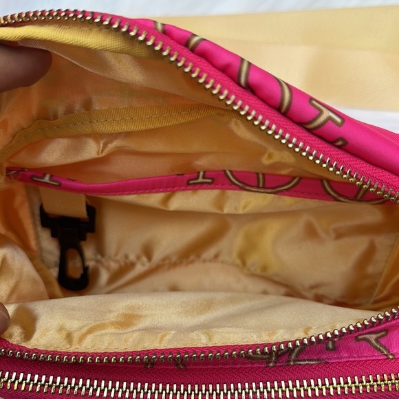 New GUESS FANNY PACK/WAIST BAG PURSE - Picture 3 of 4